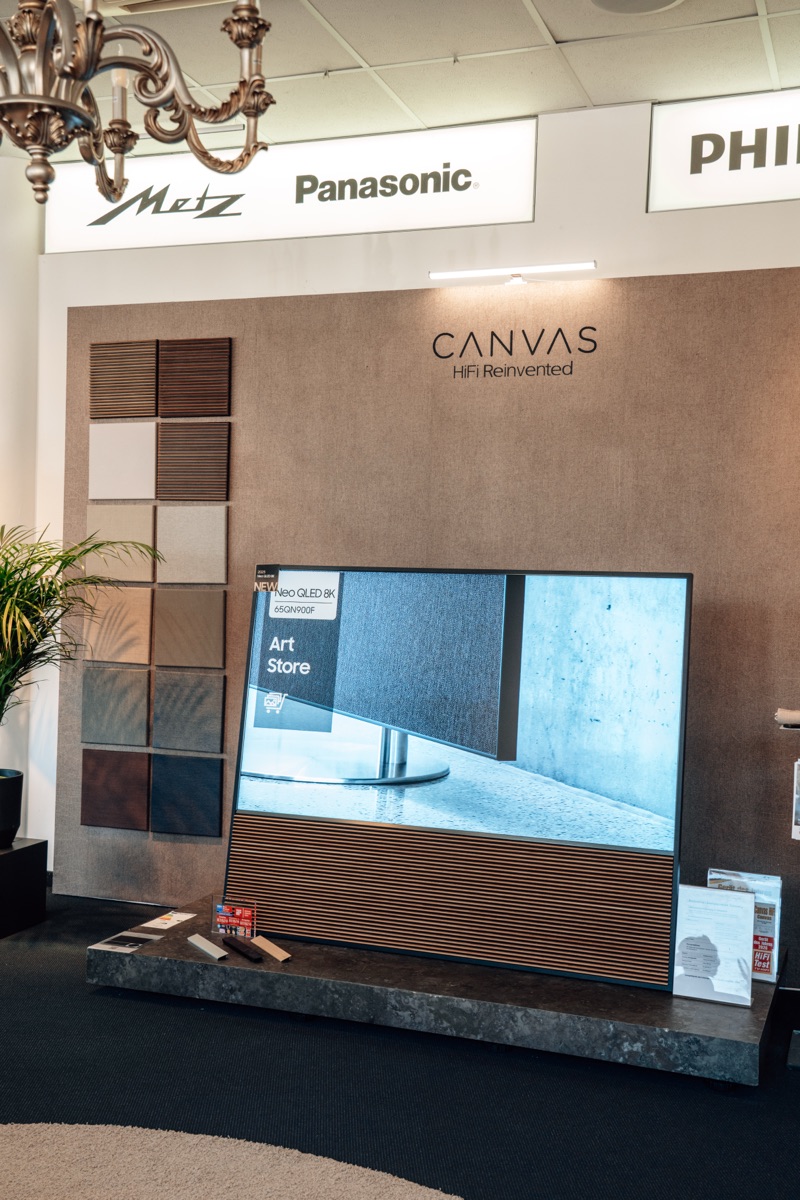 Canvas HiFi Integration mit edlen Holzpaneelen